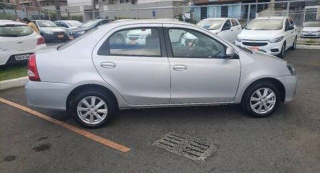 ETIOS 2019 SEDAN AUTOMÁTICO