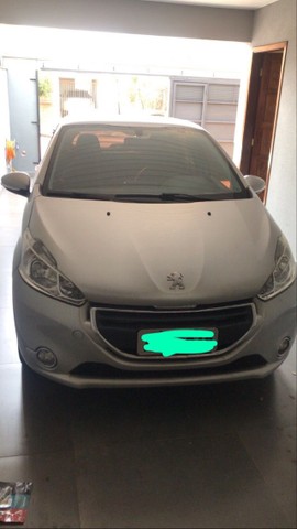 PEUGEOT 208 2015