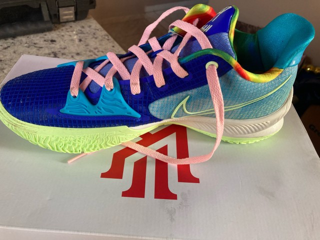 tenis kyrie irving azul