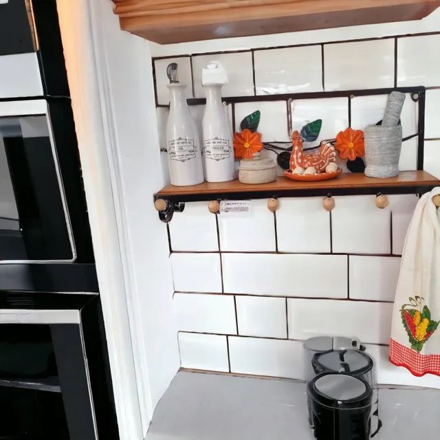 Prateleira multi uso com rosas 