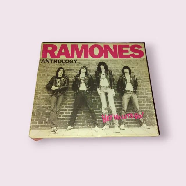 Box Ramones Anthology - Hey Ho Let?s Go! | 2 CDs + Livreto | Raridade Rock<br>