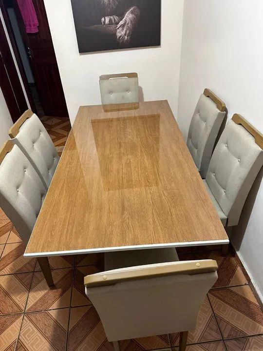 Mesa de jantar em madeira com 6 cadeiras - Foto 2
