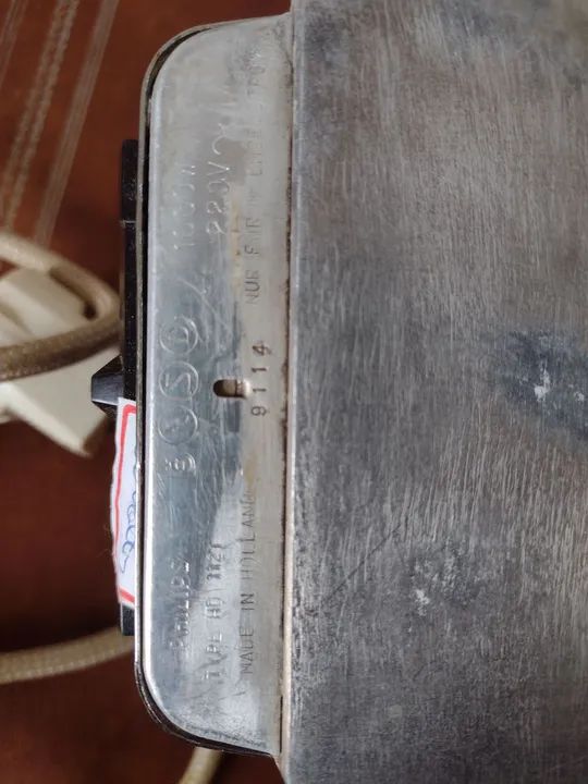 Ferro de Passar Roupa Antigo Philips voltagem 220 - Foto 3