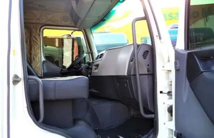 Volvo VM 330 Carroceria  - Foto 8