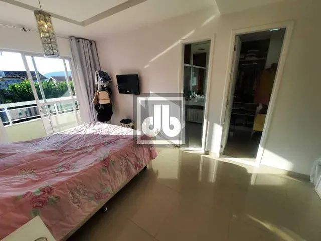 Casa em condomínio-Anil-Jacarepaguá-excelente - varandas - piscina -salão em 3 ambientes - - Foto 7