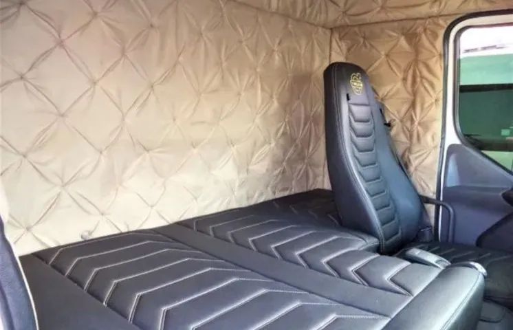 Volvo VM 330 Carroceria  - Foto 6