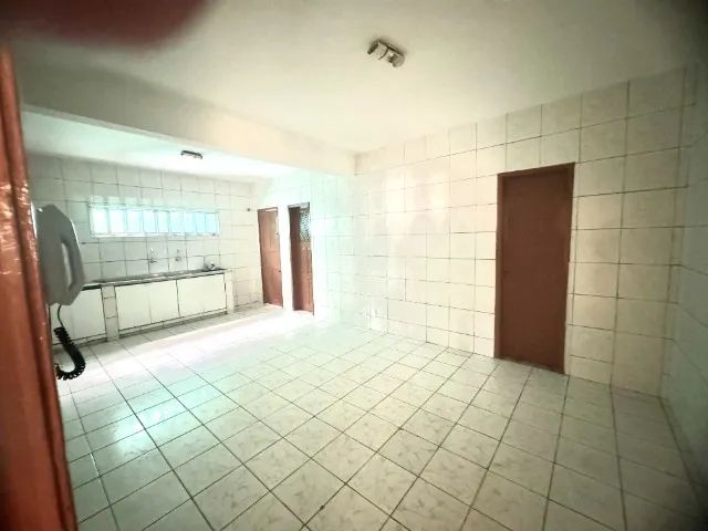 Casa na Avenida Rogaciano Leite, Corredor de Atividades, lado da sombra. - Foto 5