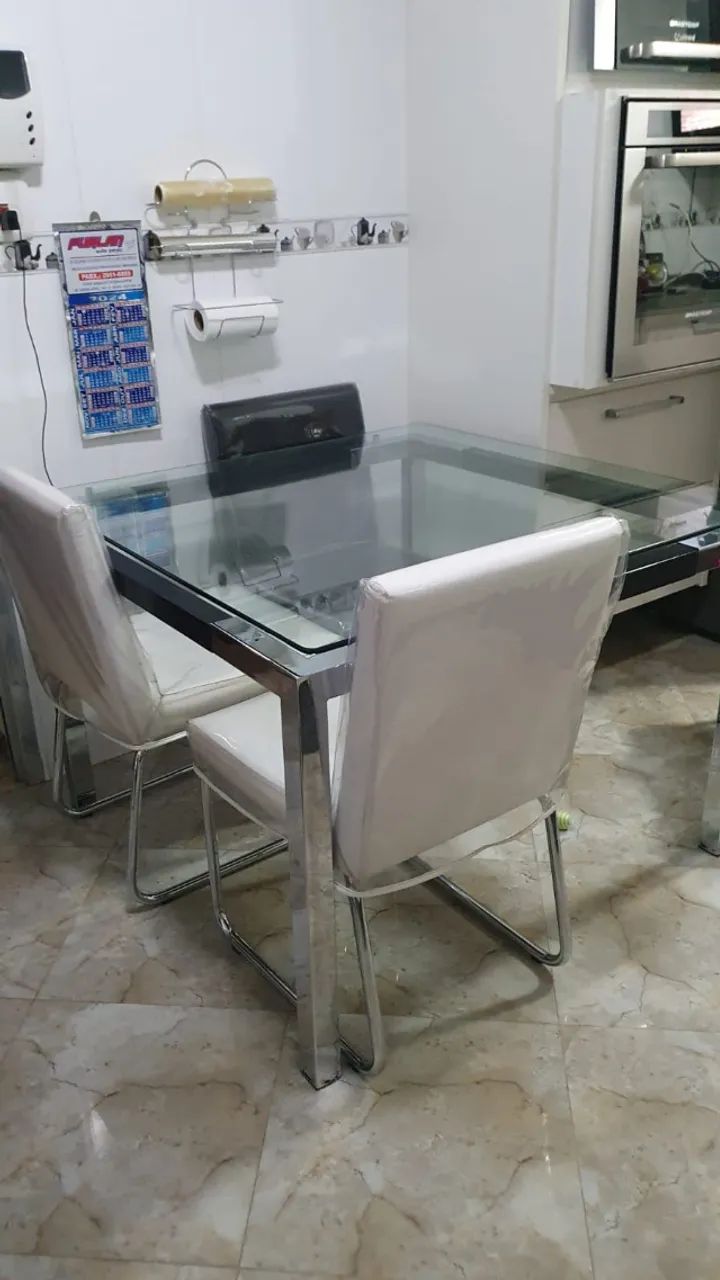 MESA DE COZINHA QUADRADA EM BOM ESTADO - Foto 2