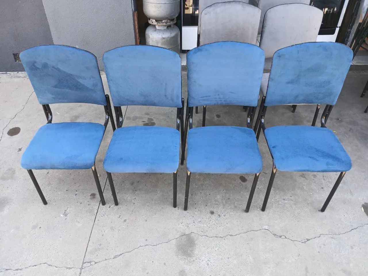 Jogo de cadeiras reformadas em Suede pintura nova 