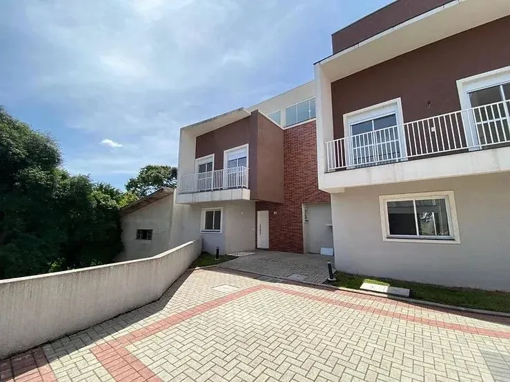 Sobrado para venda tem 200 metros quadrados com 3 quartos em Campo Comprido - Curitiba - P