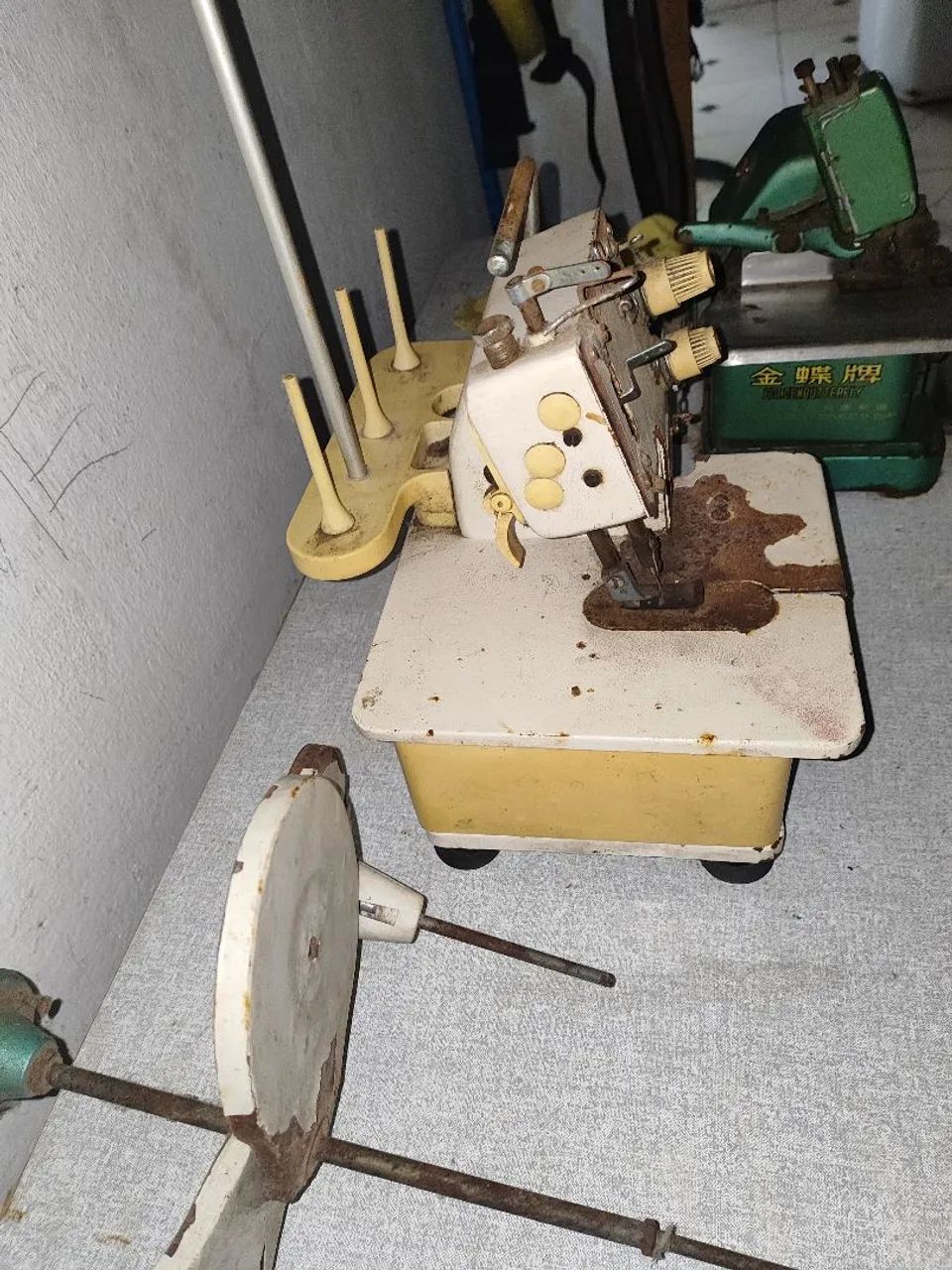 Motor de máquina de costura antigo - Foto 5