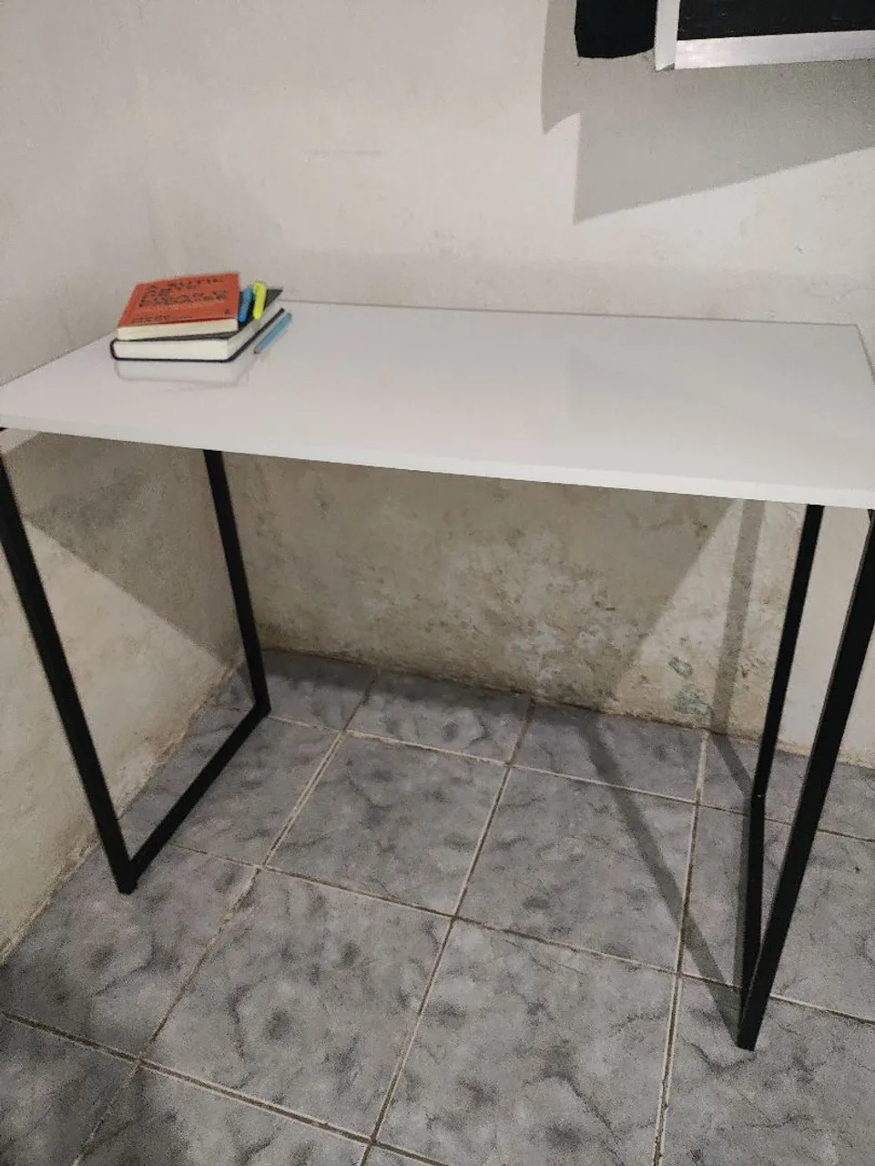 Mesa de escritório minimalista