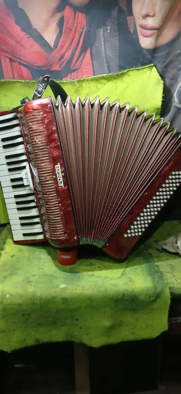 Acordeon Vermelho - POZZA - Ótimo estado!