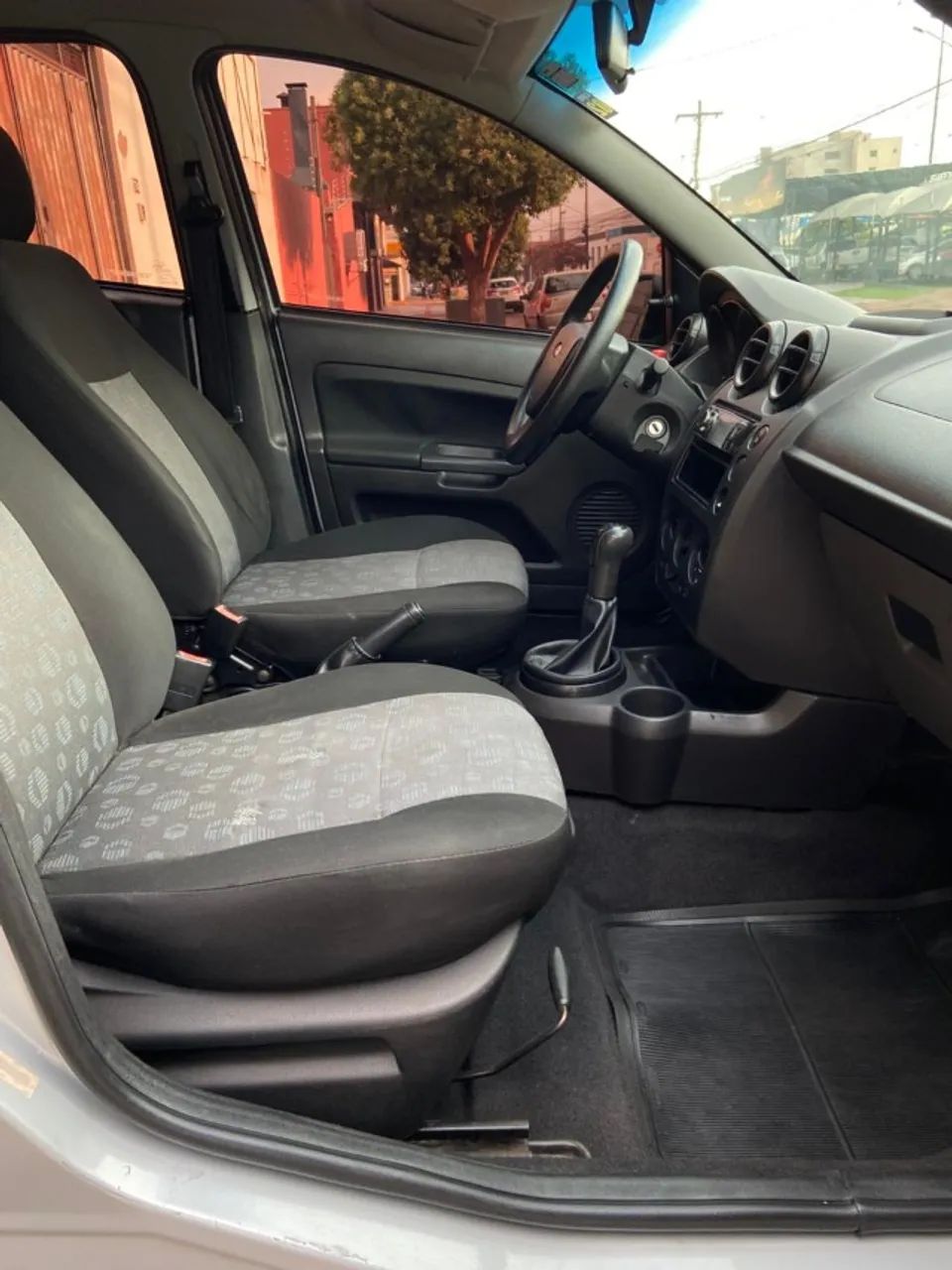 Fiesta Hatch 1.0 completo (Dourados MS) - Foto 2