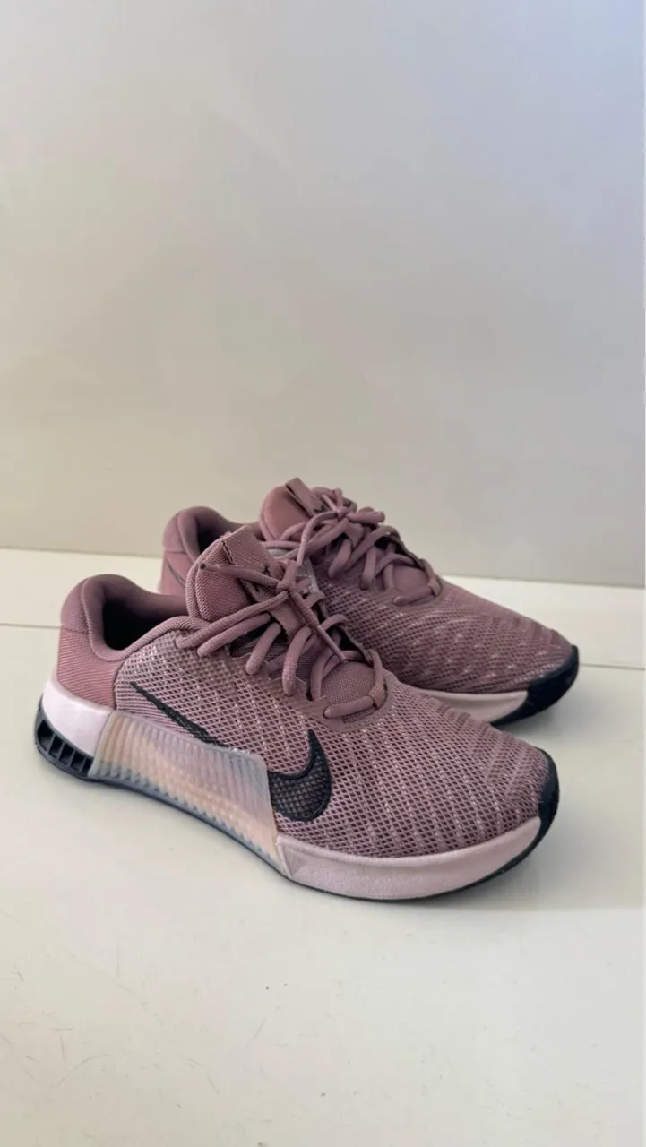 Tênis Nike Feminino Metcon 9 Rosa