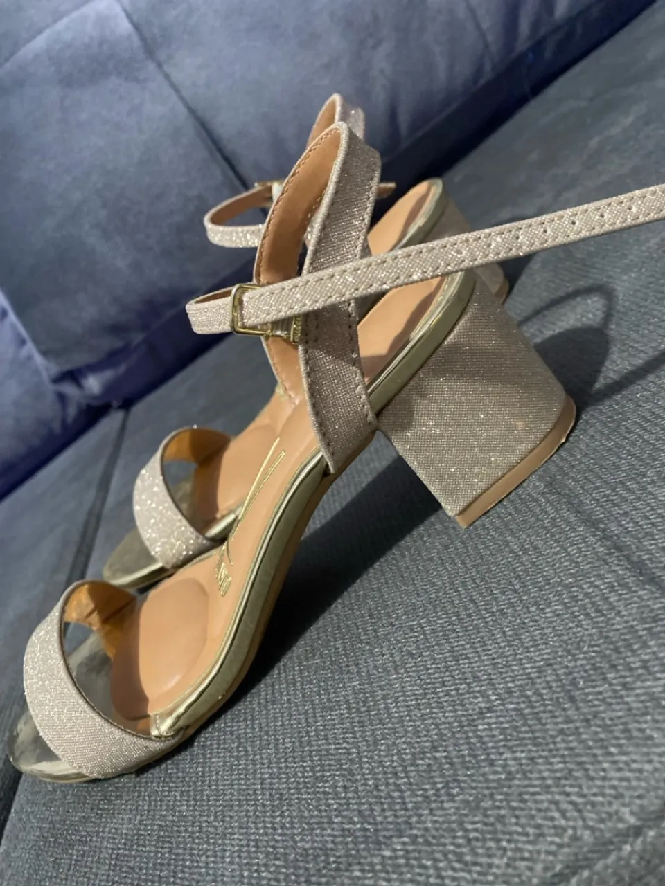 Sandália Glitter Dourada Vizzano