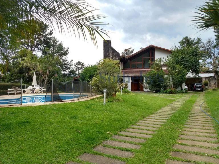 Casa com piscina e arquitetura sofisticada - Foto 2