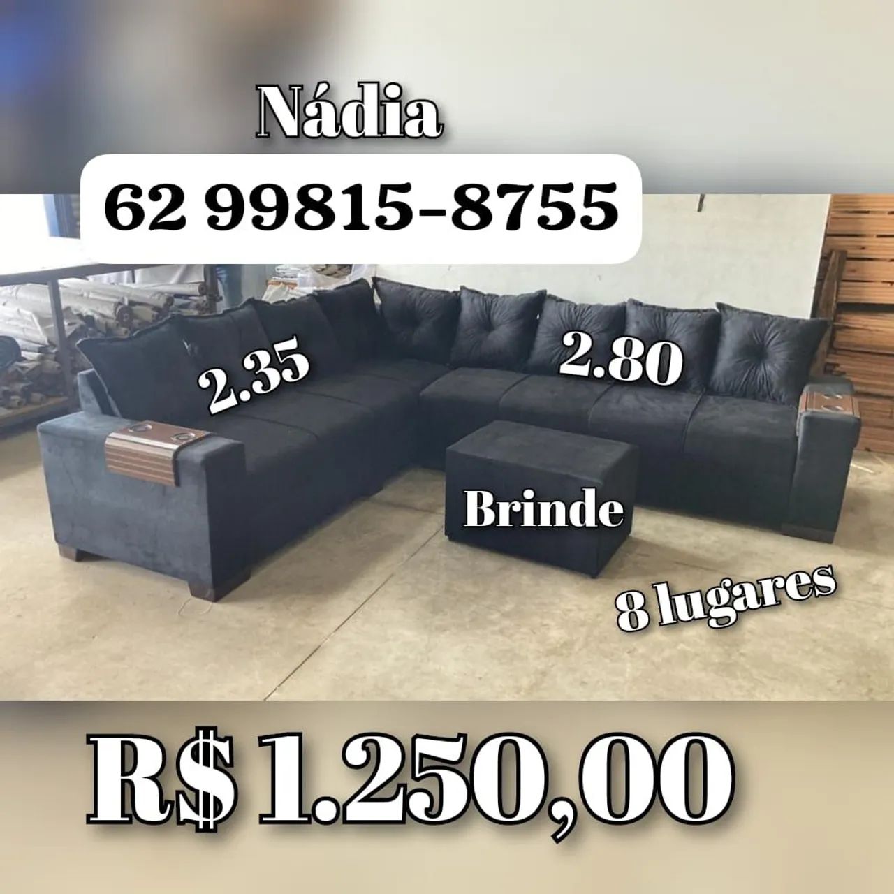 Sofá preto de 8 lugares com puff 