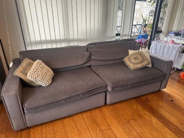 Sofá marca Prima Linea em otimo estado 