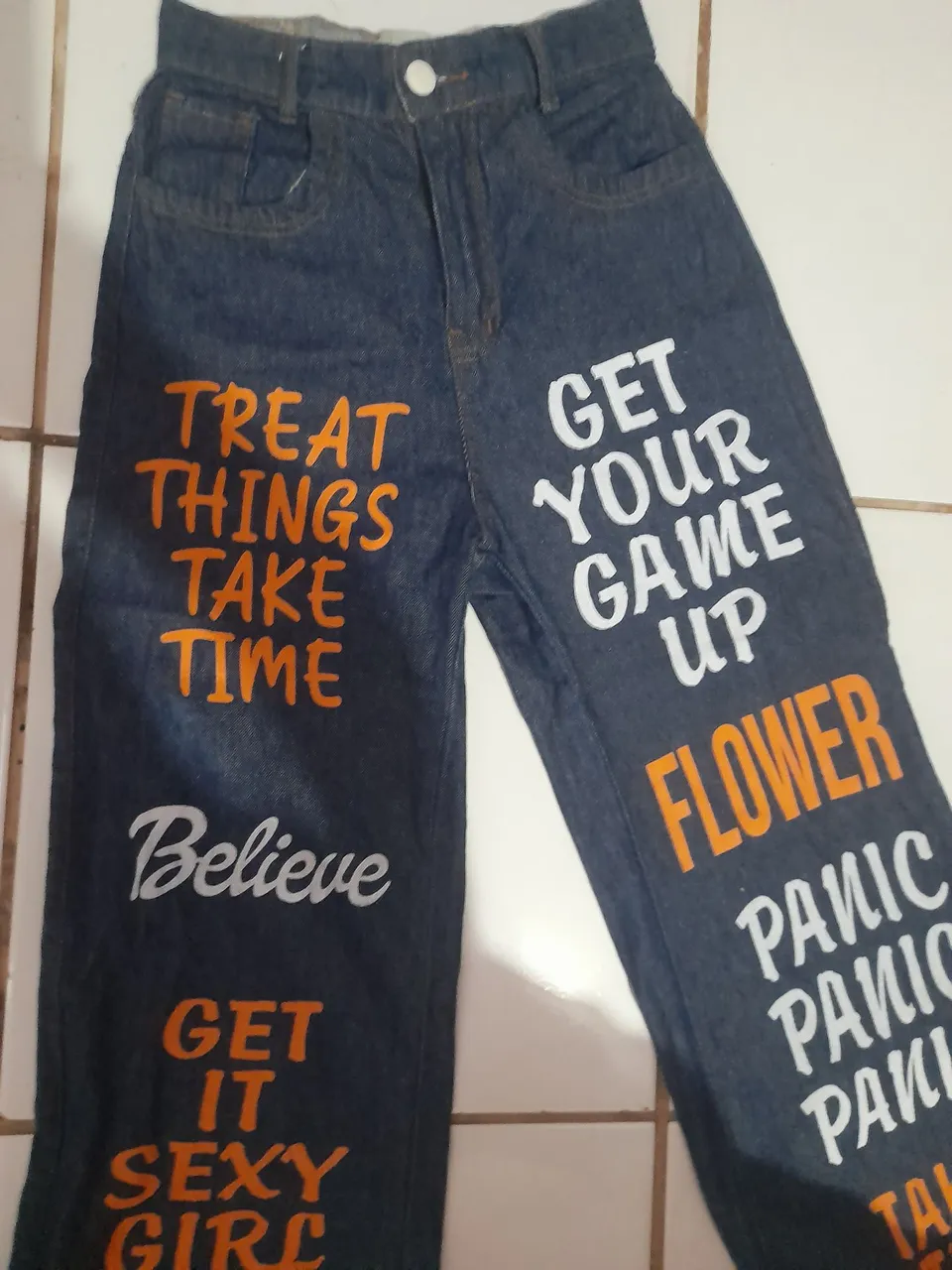 Calça Jeans Customizada com Estampas