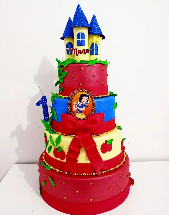 Bolo Cenográfico de aniversário da Branca de Neve