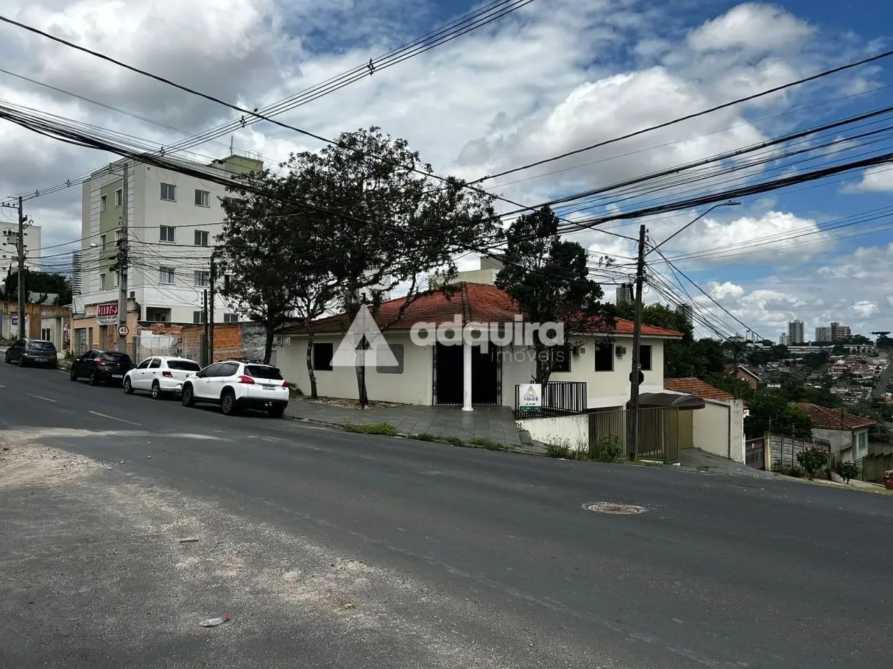 Casa Comercial à Venda e Locação, com 340m² de área útil. Próximo a Prefeitura Municipal d