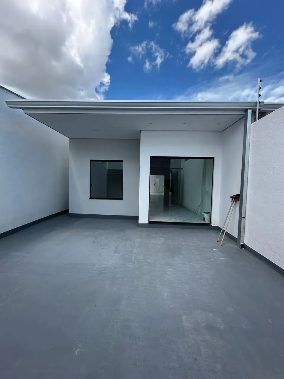 Linda Casa no Cj Águas Claras com 2 Dormitórios em Via Pública | px da Av das Torres