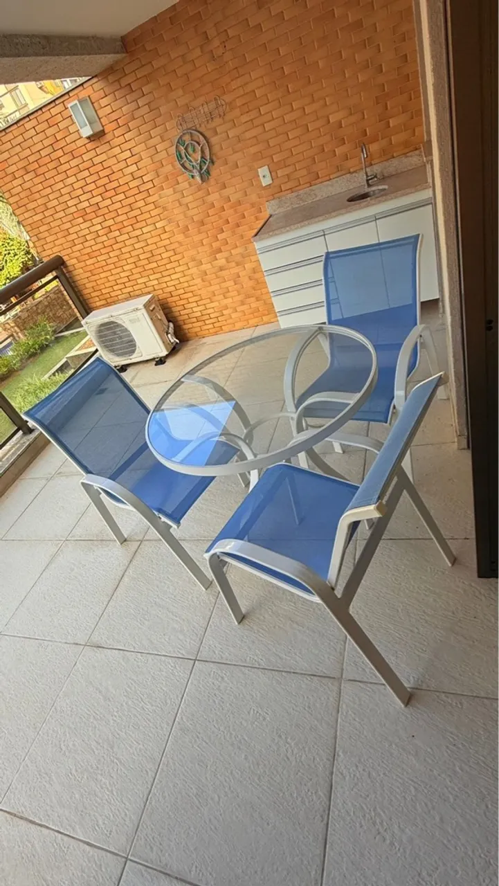 Conjunto de mesa e cadeiras para área externa