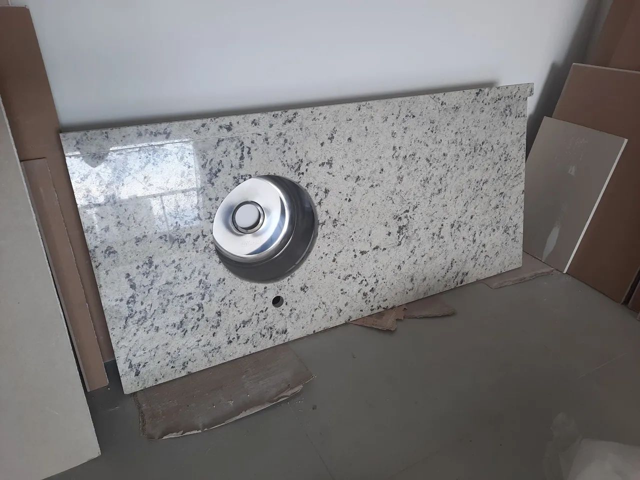 Pia Granito 1.3m x 0.65m - NOVA