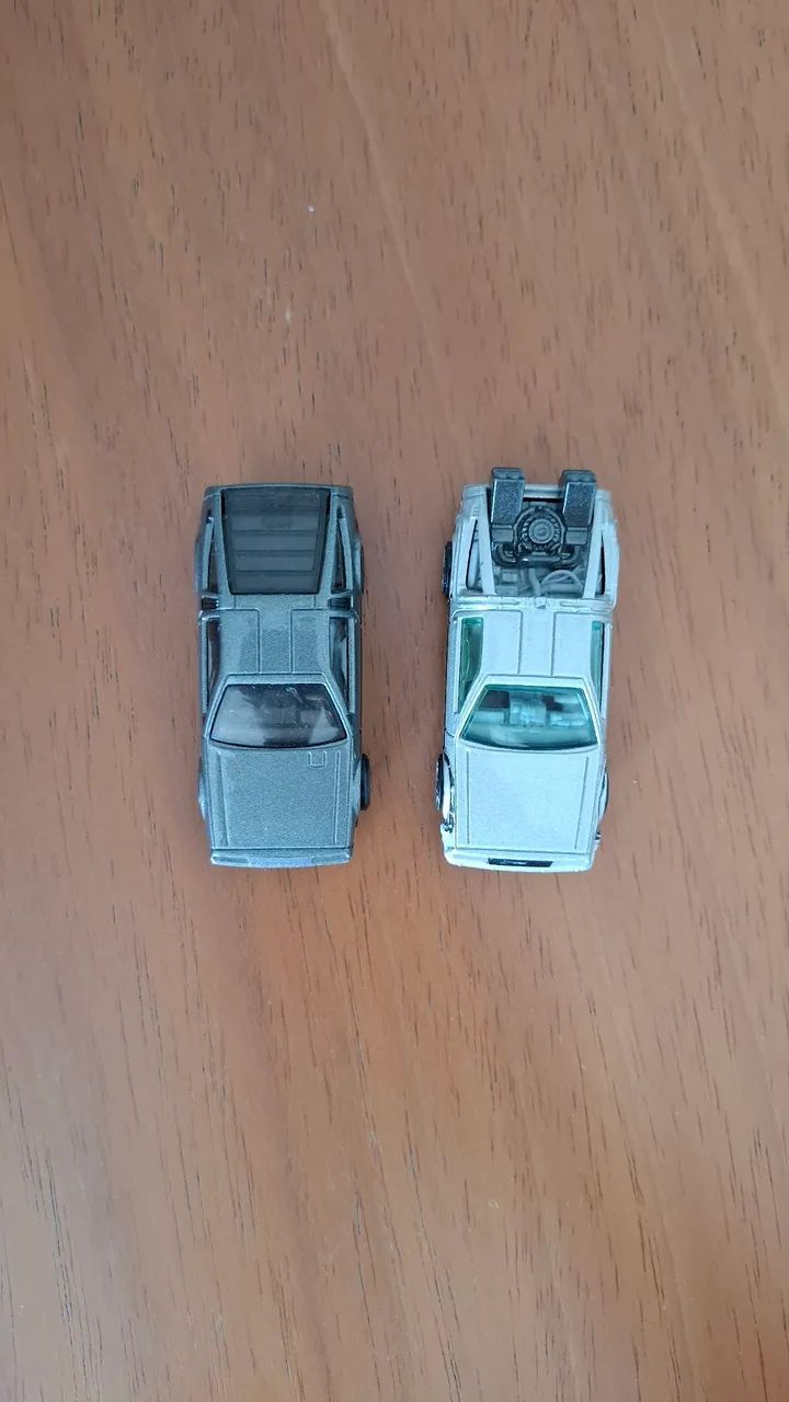 2 DeLorean - Hotwheels