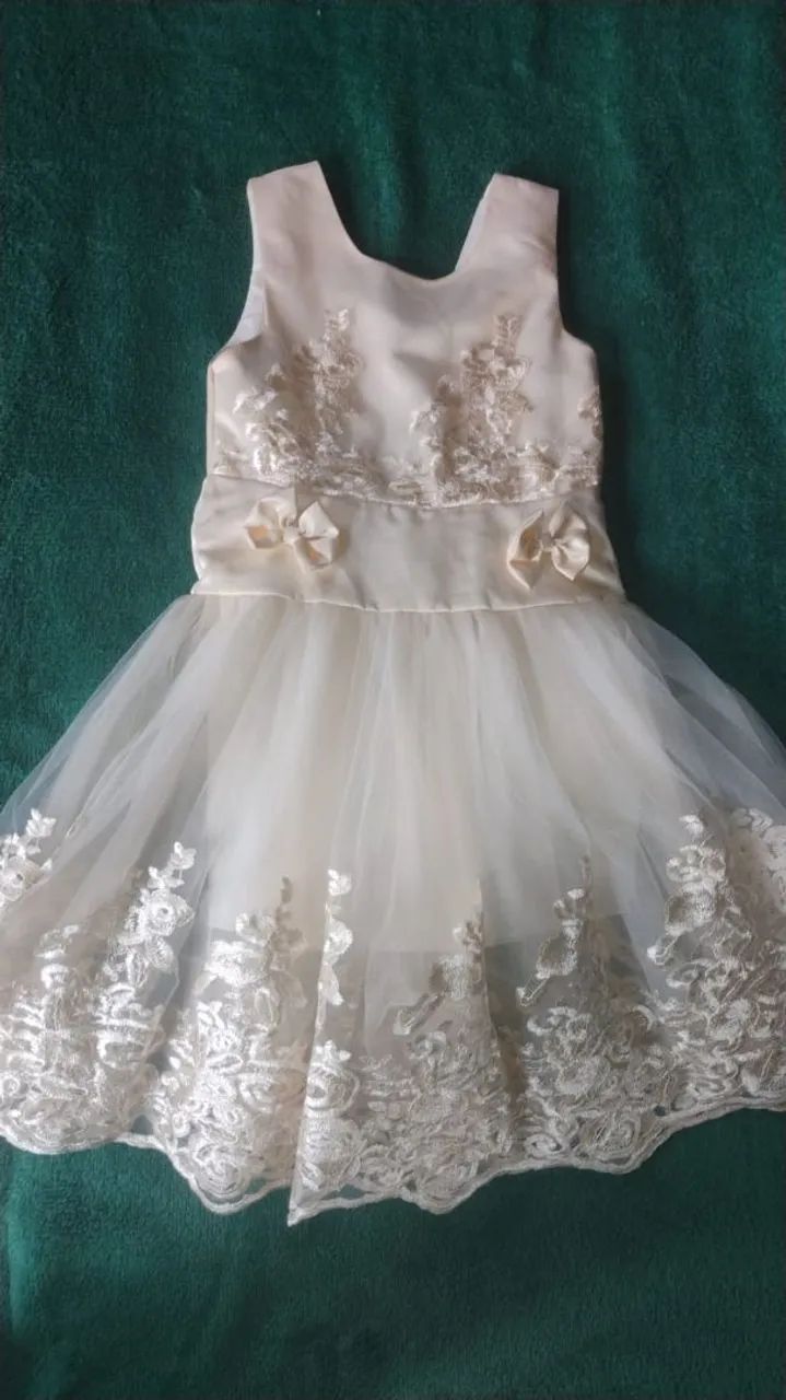 Vestido de festa infantil branco com detalhes em rosa - Foto 4