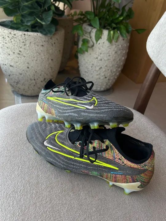 Chuteiras Nike Phantom GX - Tamanho 41 - Foto 2