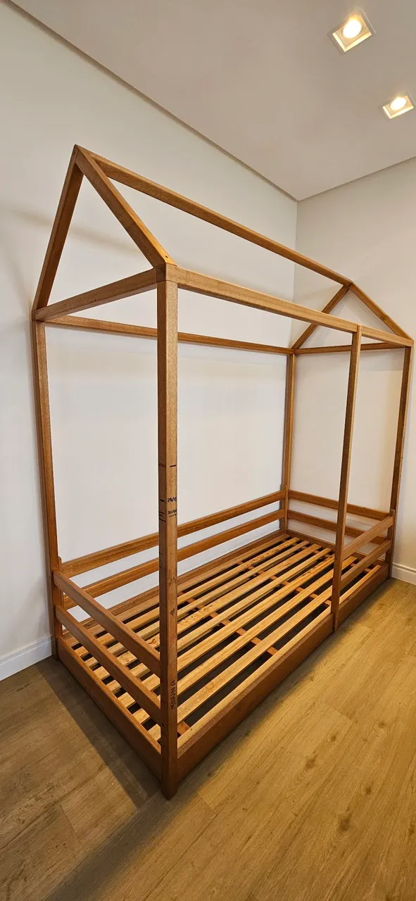 Cama Casinha de Solteiro em Madeira Maciça