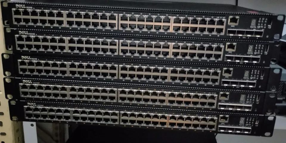 Switch Dell Networking N1548 de 48 portas 10/100/1000 Gigabit