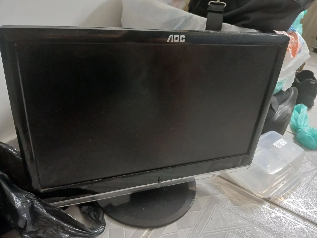 Monitor AOC com defeito 