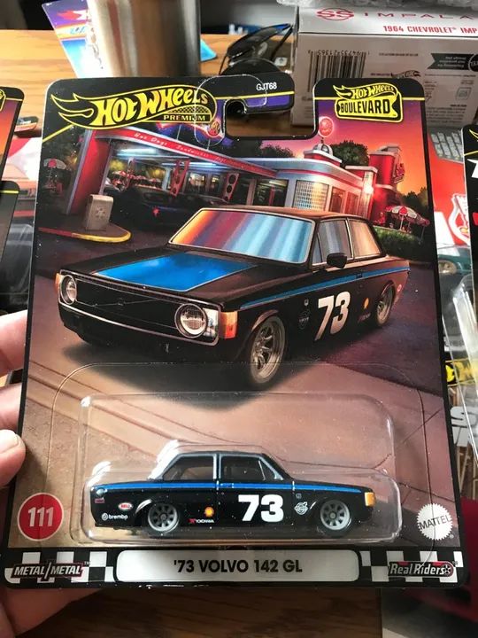 ホットウィール カーカルチャー チェイス「'73 VOLVO 142 GL」 Hot Wheels Car Culture AutoStrasse – '73 Volvo 142 GL – Universo