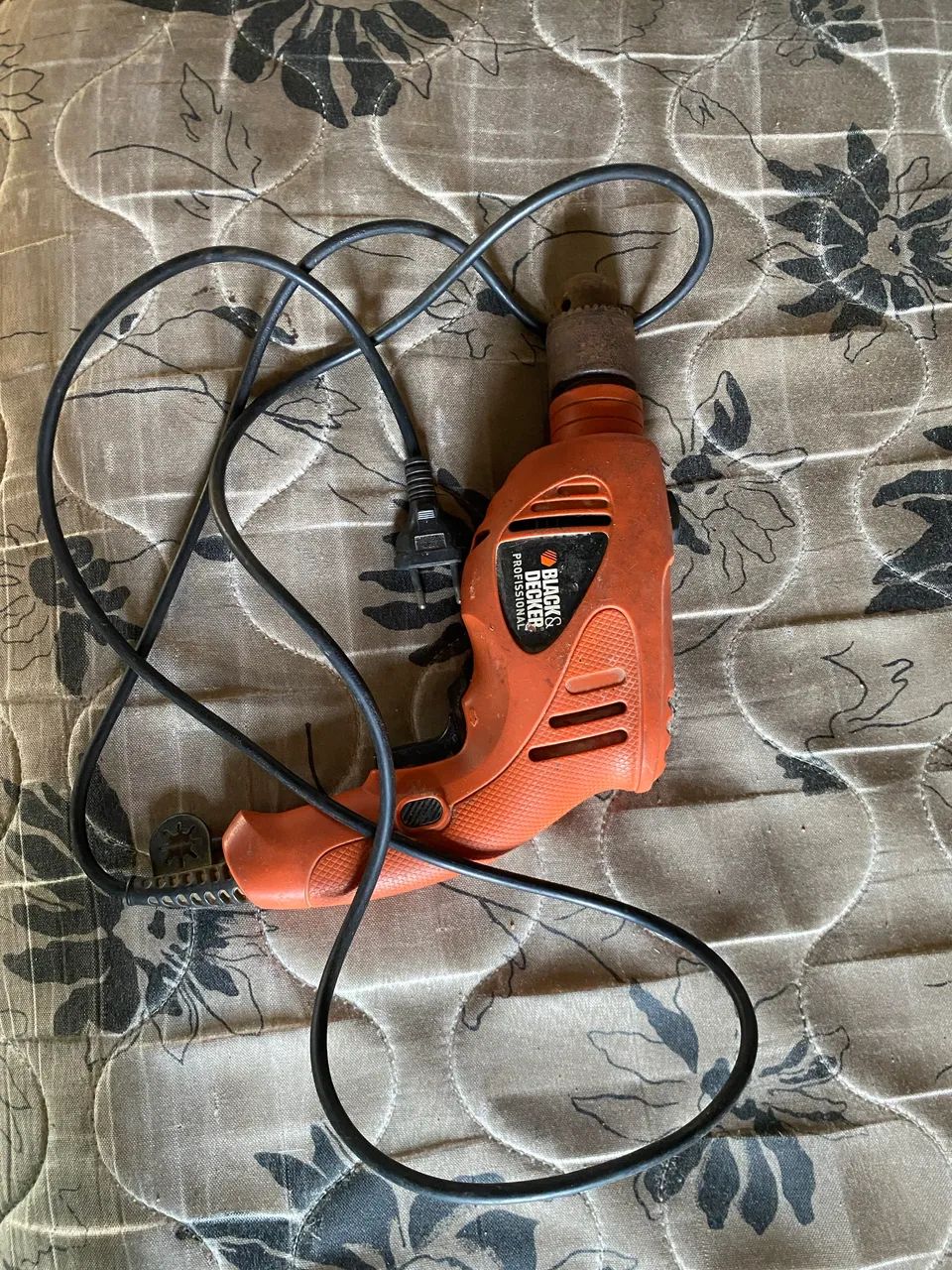 Vendo furadeira funcionando tudo 64618082262787121