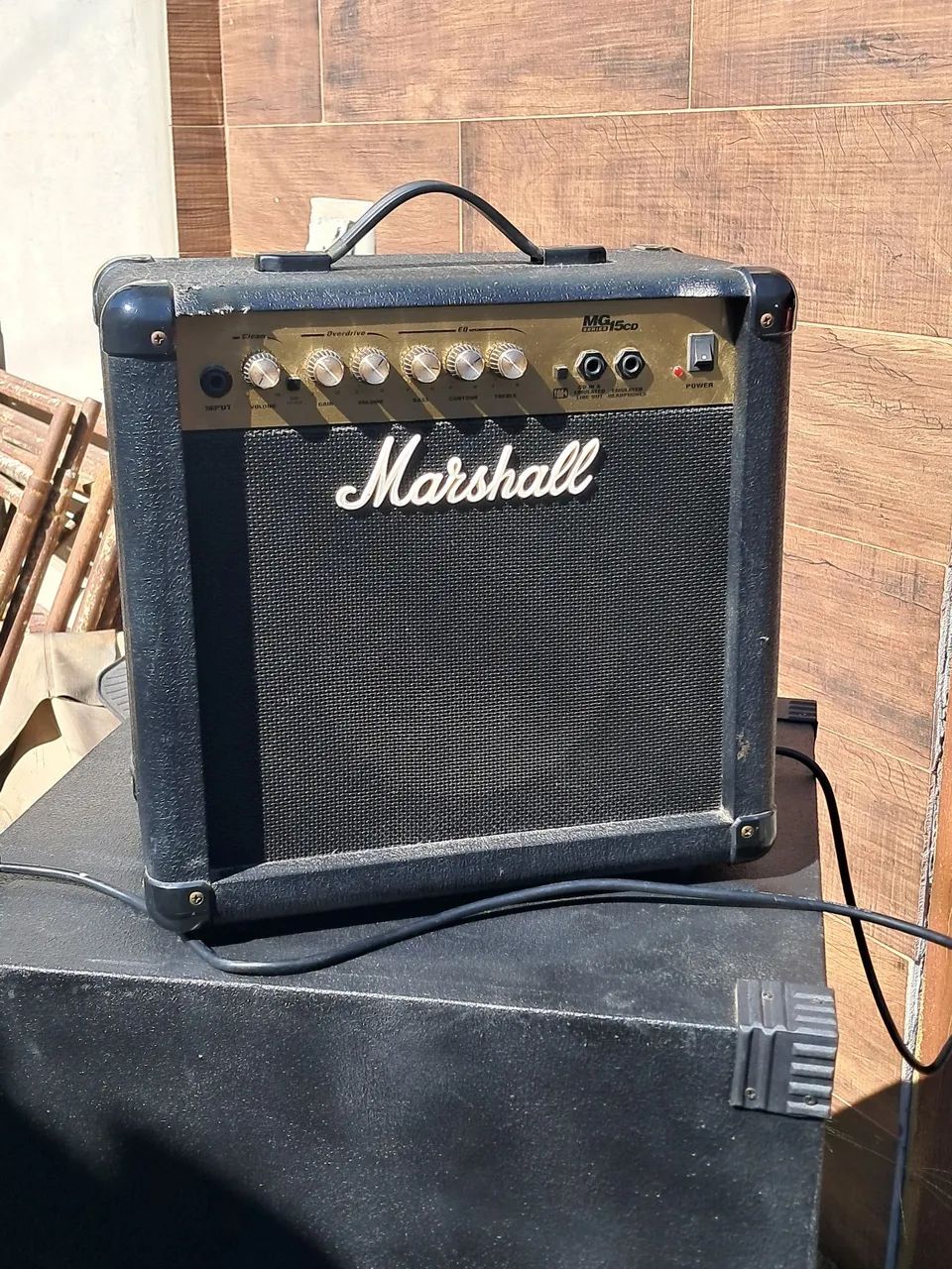 Caixa Marshall MG 15Cd. 