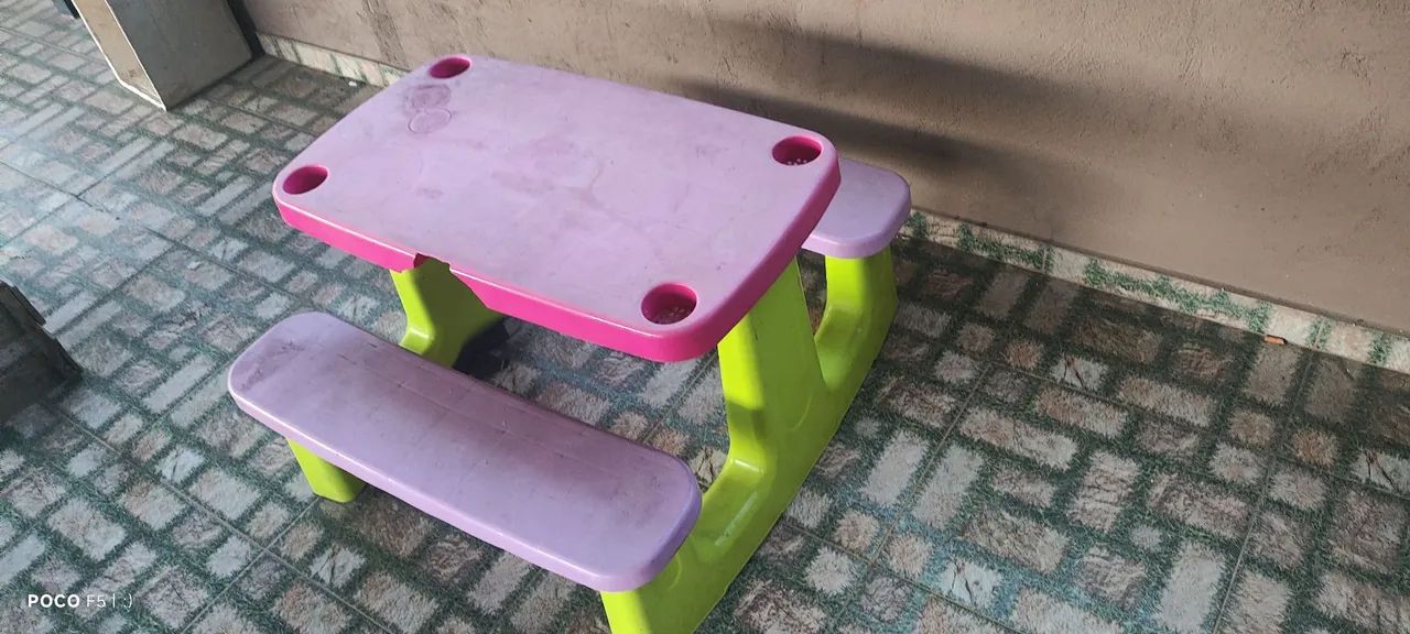 Mesa Infantil com Bancos - Cores Vibrantes - Foto 4