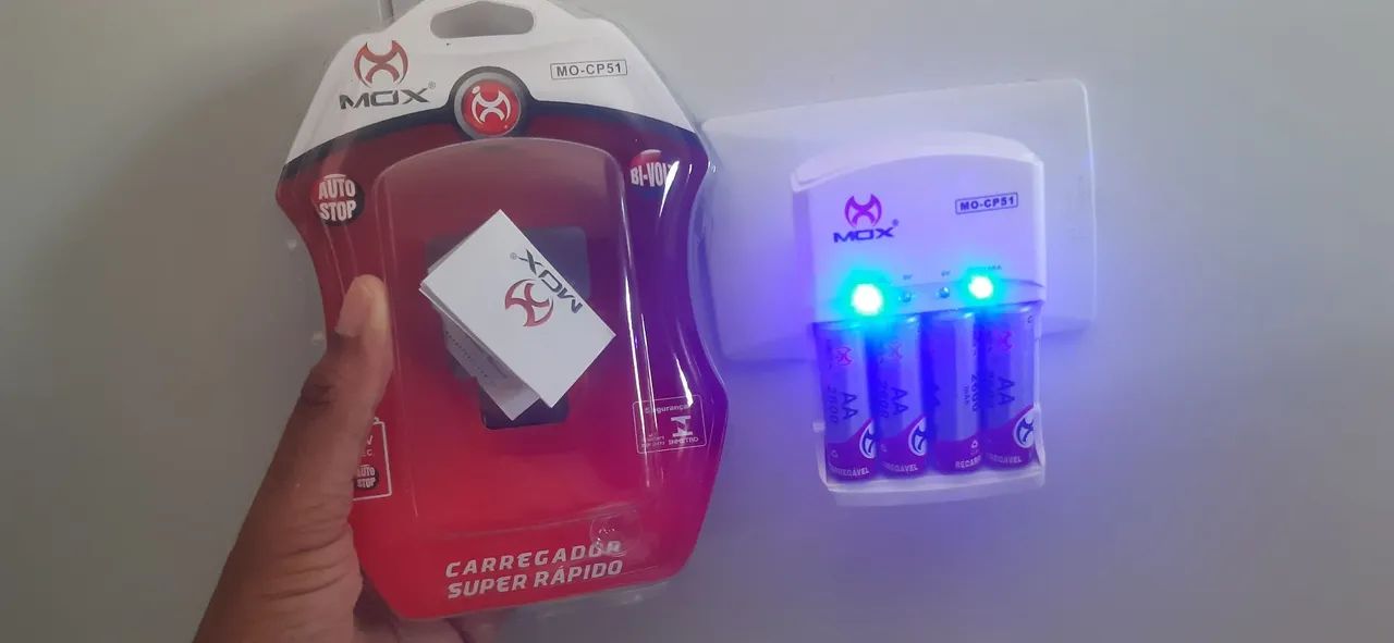 carregador + 4 pilhas recarregáveis AA - ótima qualidade