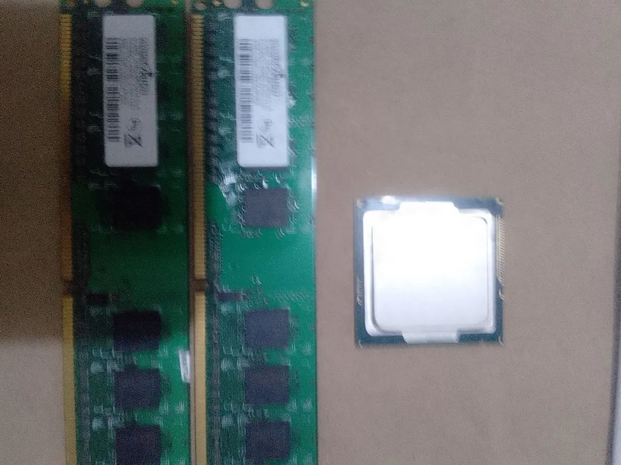 Processador Intel Celeron 2.70Ghz + 2 memórias 512MB 667mhz