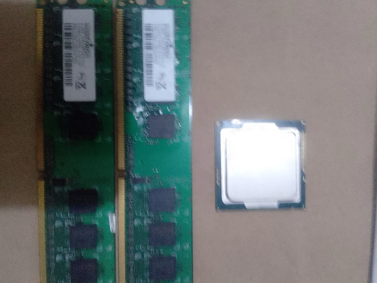 Processador Intel Celeron 2.70Ghz + 2 memórias 512MB 667mhz