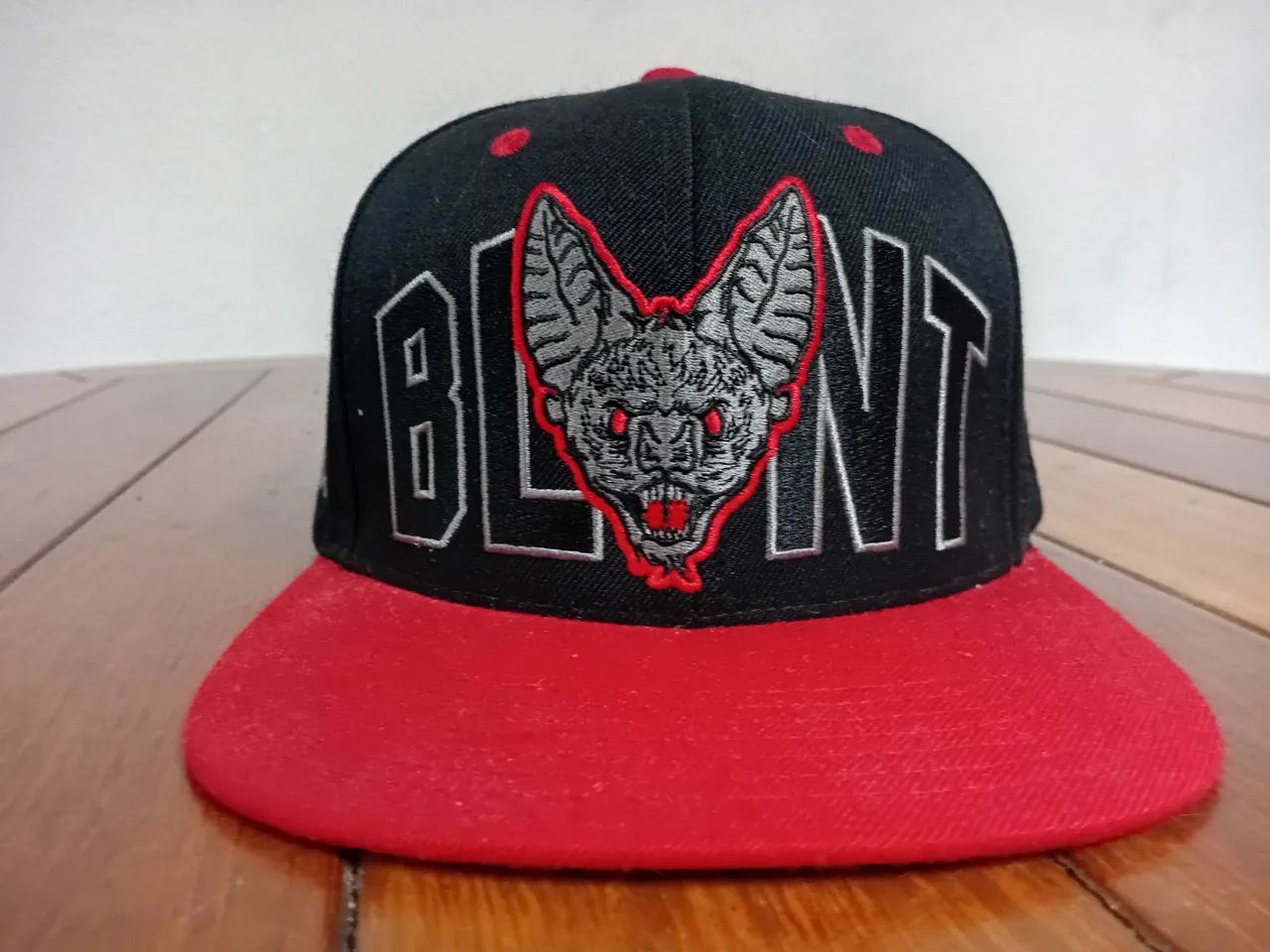 2 Bonés Volcom e Blunt R$80 - Foto 5