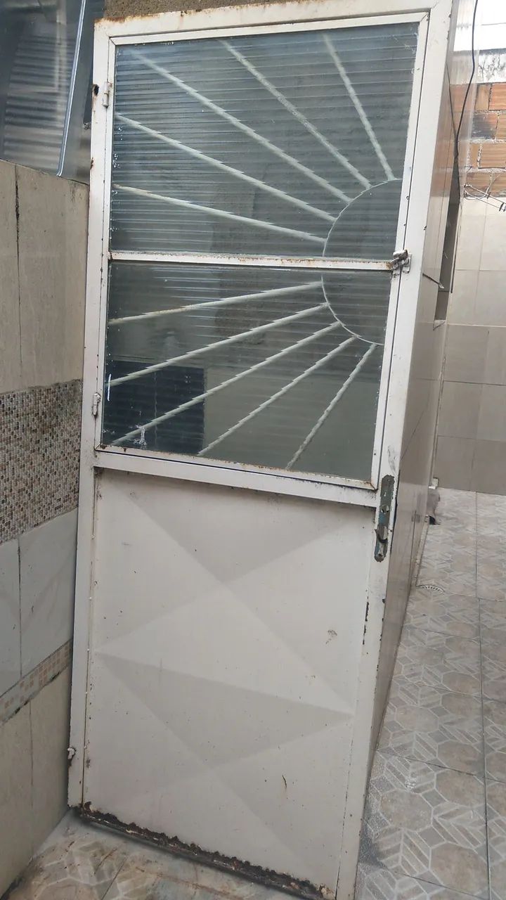 Porta de Ferro Com Janela 64169300069505120