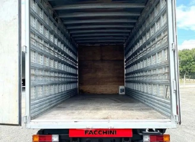 Mercedes-Benz Accelo 815 - Ano 2015 | Baú Carga Seca 6m x 2,50m - Foto 5