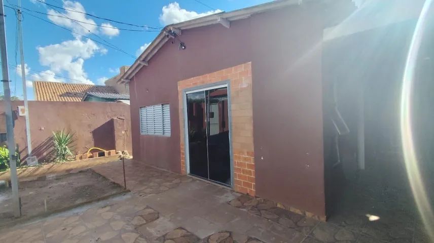 Casa Taveiropolis. 3 quartos e etc. com quintal. Enfrente ao portão da Base Áerea