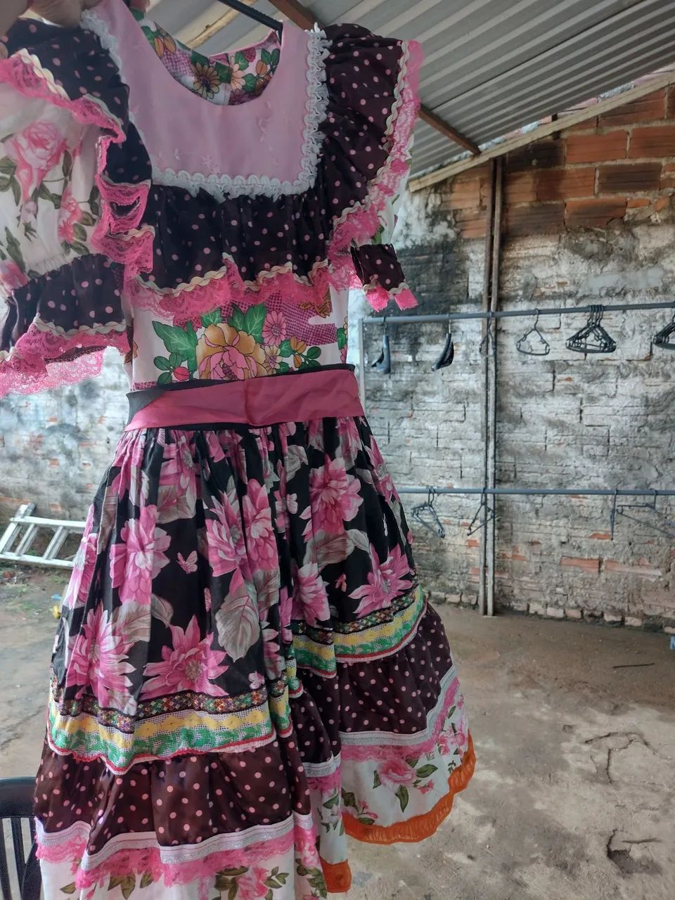 Vestido festa junina valor 50 reas, tamanho 9 a 10 anos 