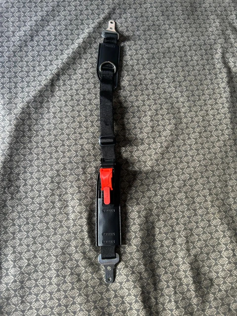 Cinta jugular micrometrica para capacete universal