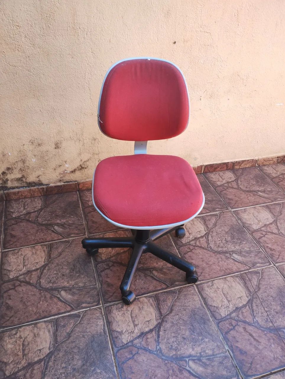 Cadeira de escritório com rodas e regulagem  - Foto 2