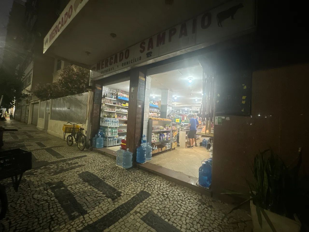 Ponto comercial/Loja/Box para venda possui 57 metros quadrados em Leme - Rio de Janeiro - 